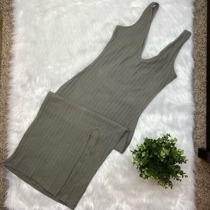 Heart & Hips Sage V-neck bodycon dress with slit